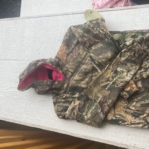 Youth mossy oak sweatshirt new with tag camo with pink liner in hood
